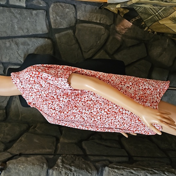 BEACH LUNCH LOUNGE Colletion Red Floral Short Sleeve Casual Button Up Blouse - Picture 4 of 8